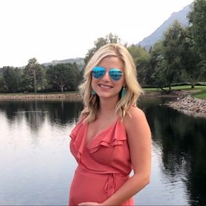 Meet your Posher, Caitlin